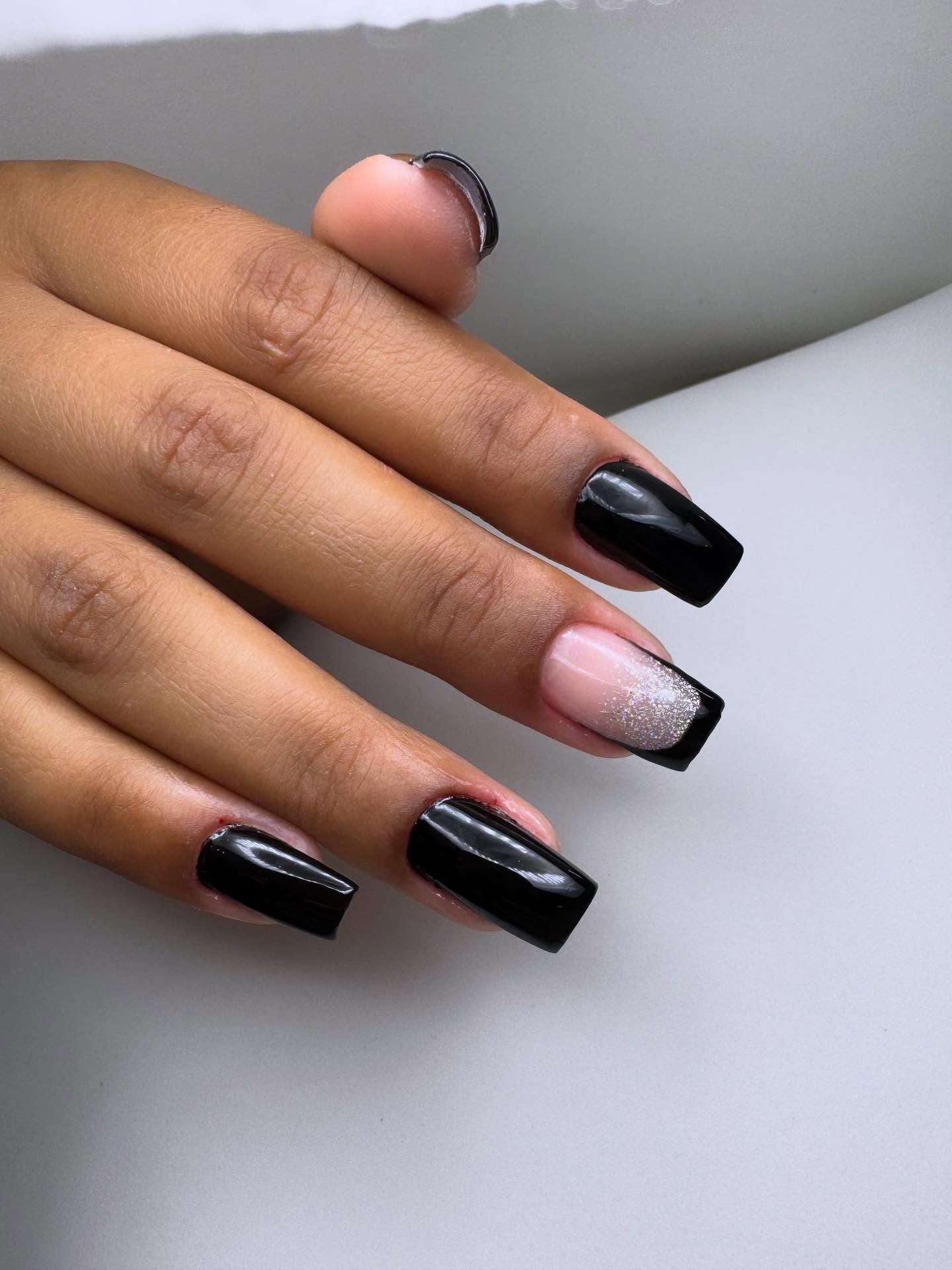 04 — Black glossy · glitter